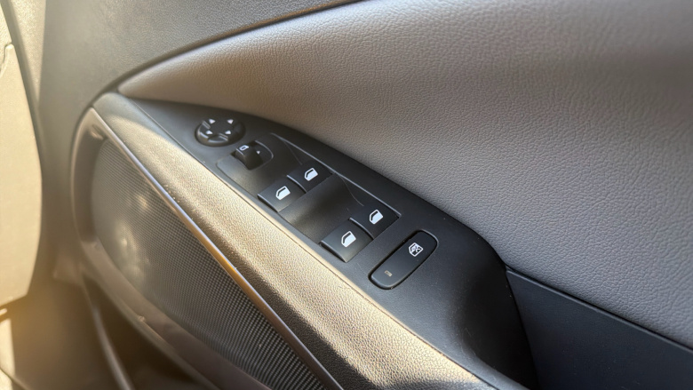 Vauxhall Crossland X 1.2 Tech Line Nav 5dr Petrol Hatchback